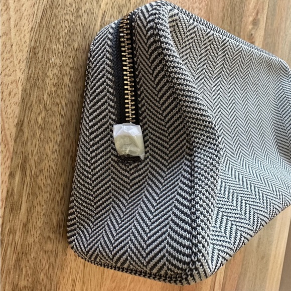 ❌ 🆕 Rothy’s The Universal Pouch - Iron Herringbone - Picture 4 of 16